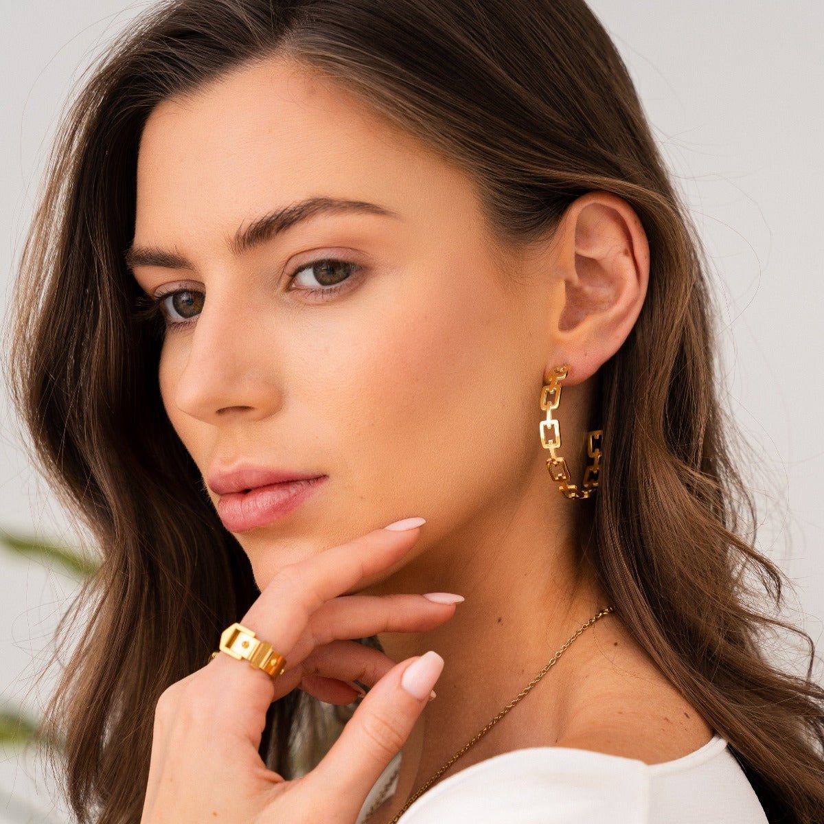 Alexandra Hoop Earrings – 18k Gold Finish