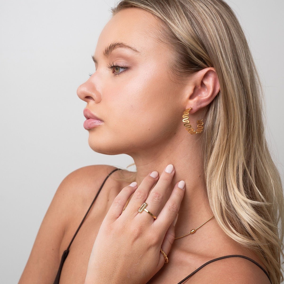 ZigZag Earrings – 18k Gold Finish