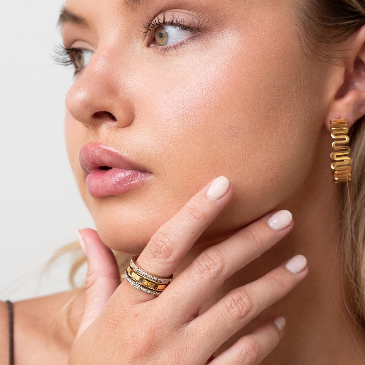 ZigZag Earrings – 18k Gold Finish