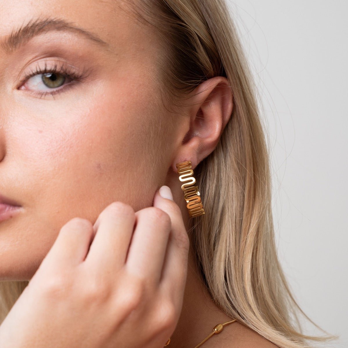 ZigZag Earrings – 18k Gold Finish