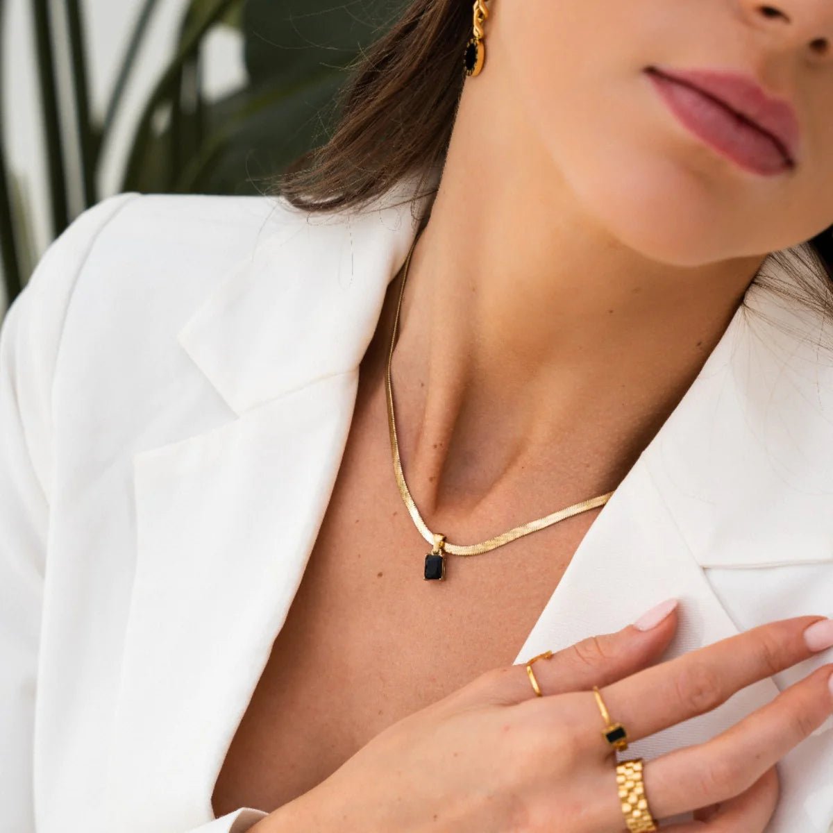 Riviera Pendant Mesh Necklace – 18k Gold Finish