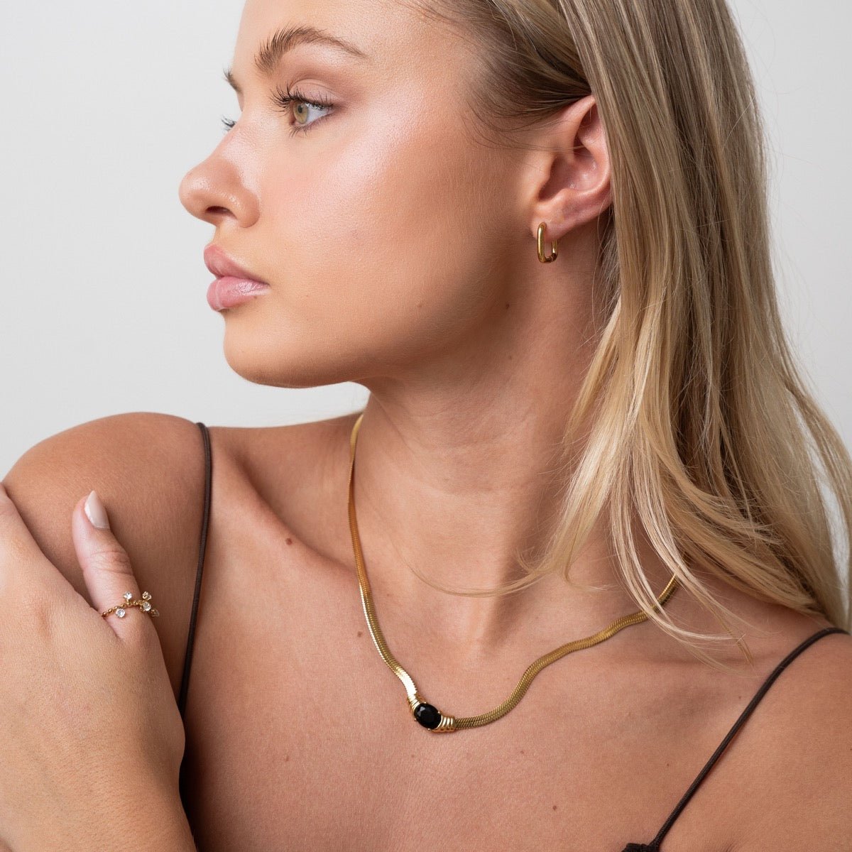 Onyx Stone Mesh Necklace in 18k Gold Finish