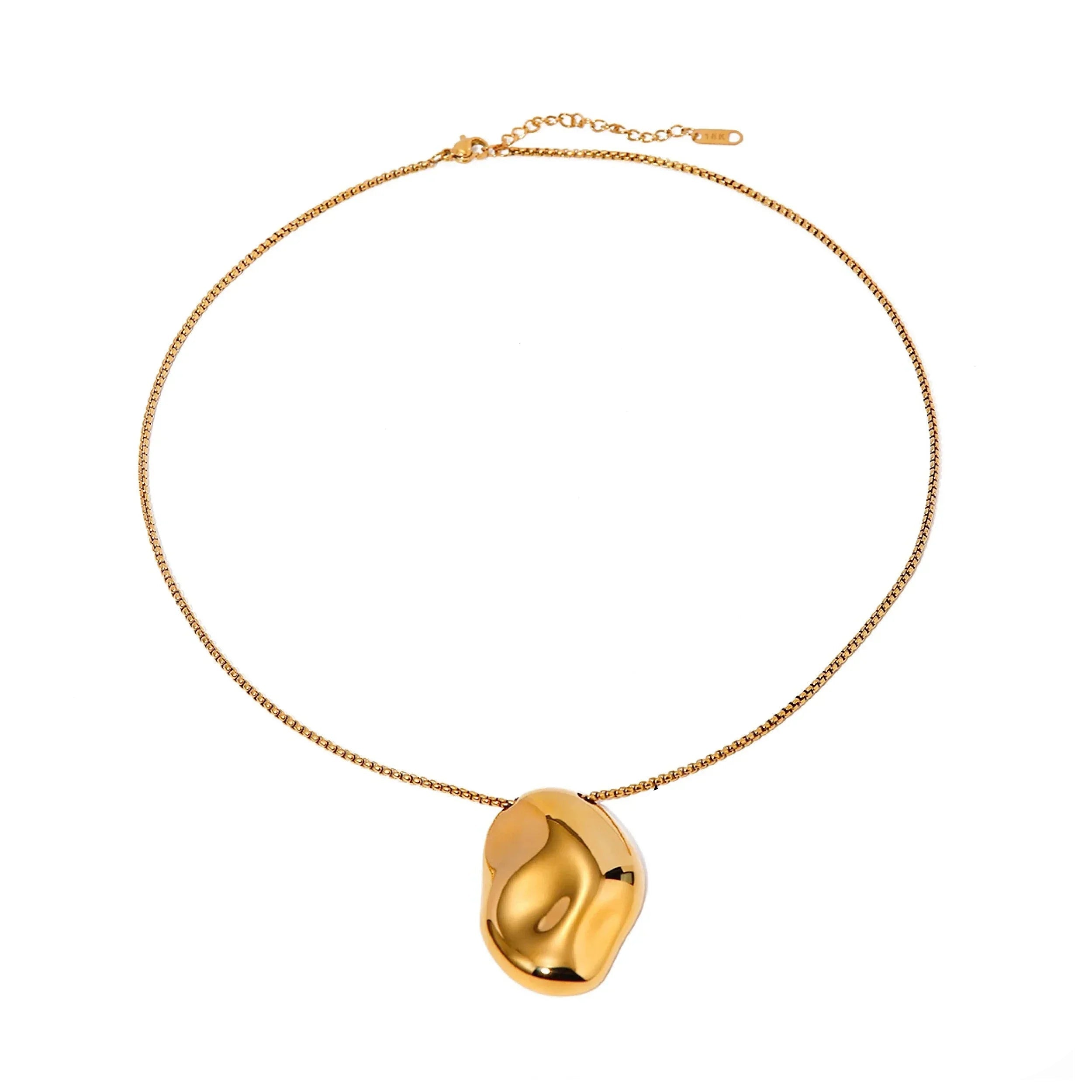 Hammered Concave Pendant Necklace – 18k Gold Finish