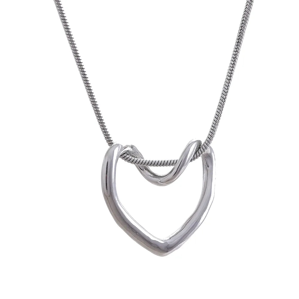 Hollow Heart Pendant Necklace – 18k Gold Finish