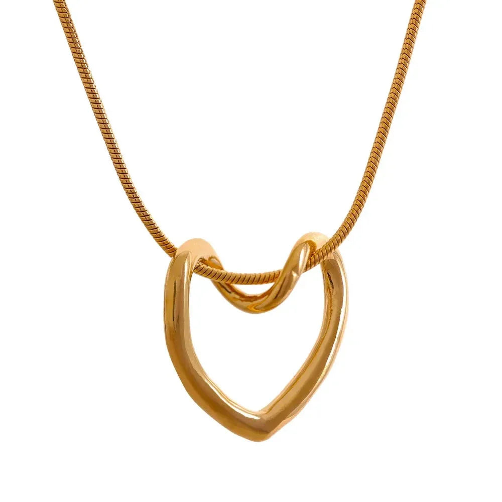 Hollow Heart Pendant Necklace – 18k Gold Finish