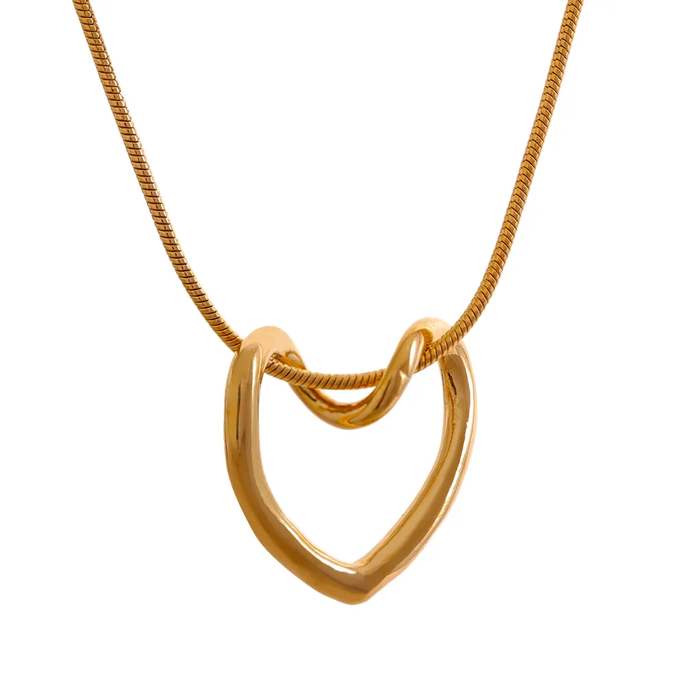 Hollow Heart Pendant Necklace – 18k Gold Finish