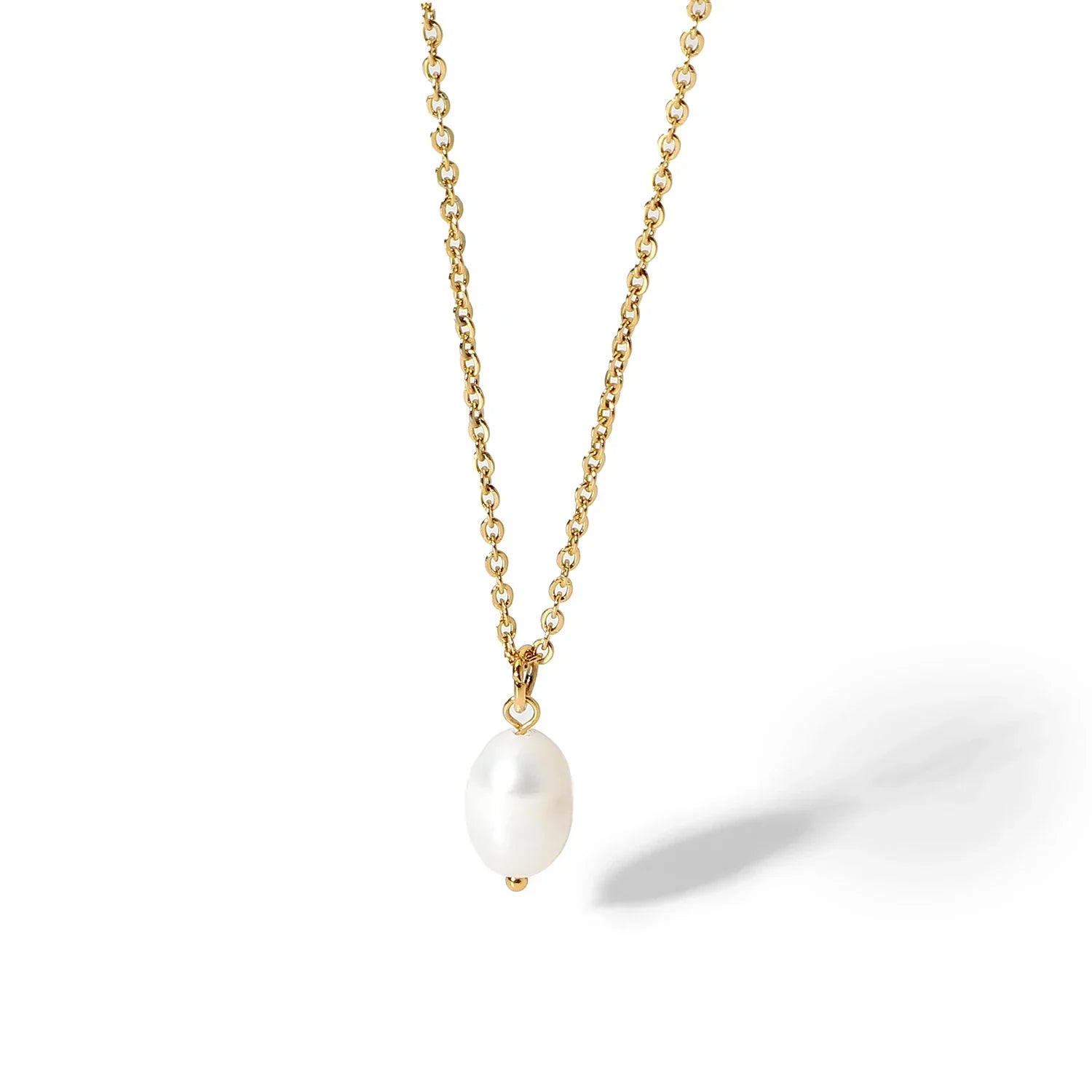 Delicate Chain with Pearl Pendant – 18k Gold Finish