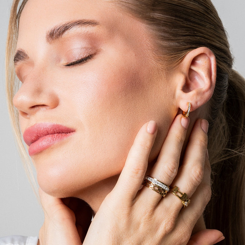 Kelly Hoop Earrings in 18k Gold Finish