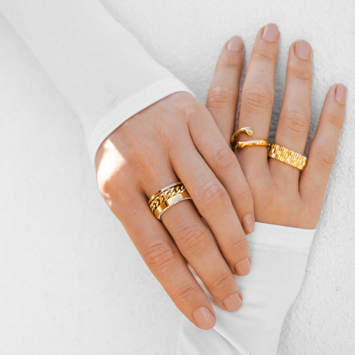 Zirconia Ring in 18k Gold Finish