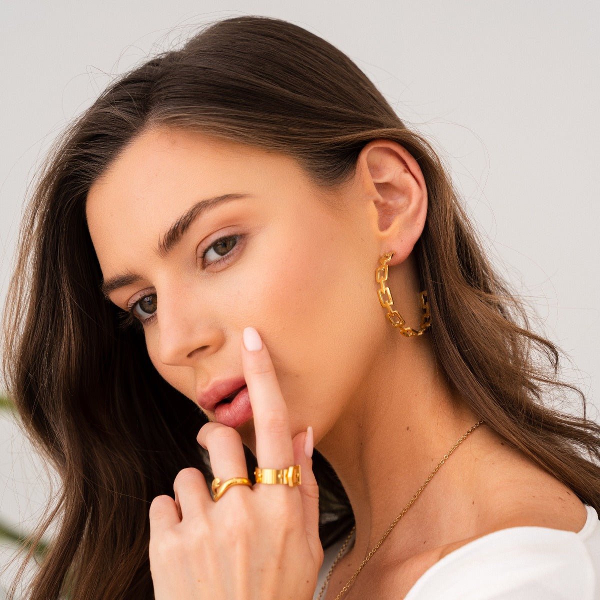 Alexandra Hoop Earrings – 18k Gold Finish