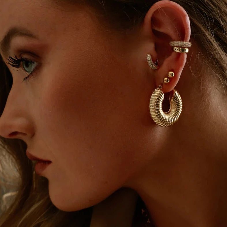 Bold Ziza Hoop Earrings – 18k Gold Finish
