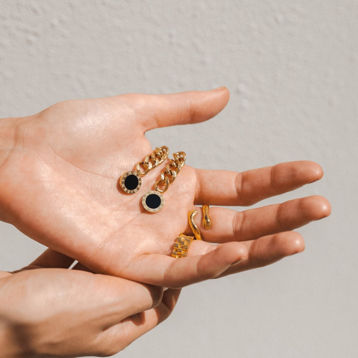Glamour Flow Onyx Stone Earrings – 18k Gold Finish
