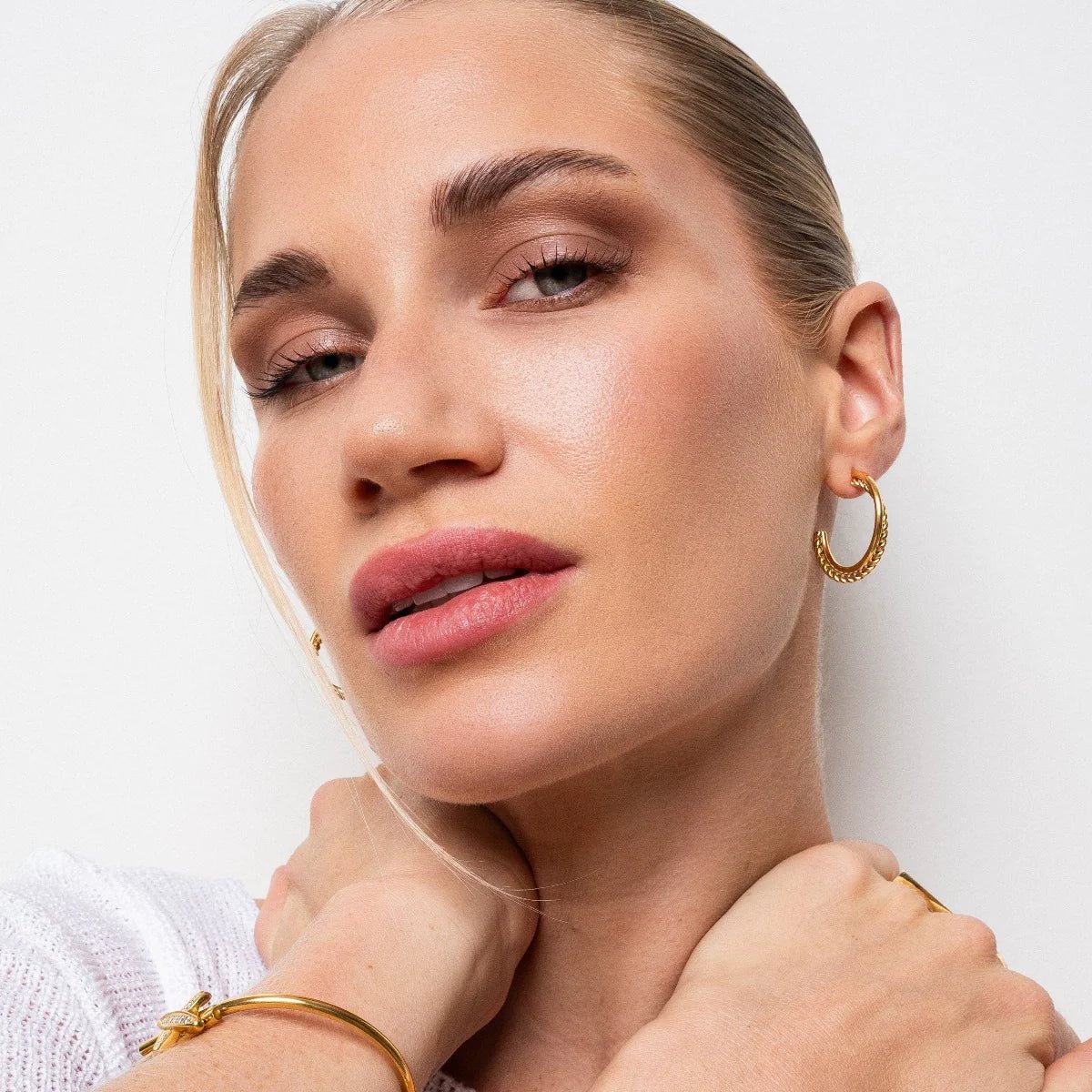 Madson Hoop Earrings – 18k Gold Finish