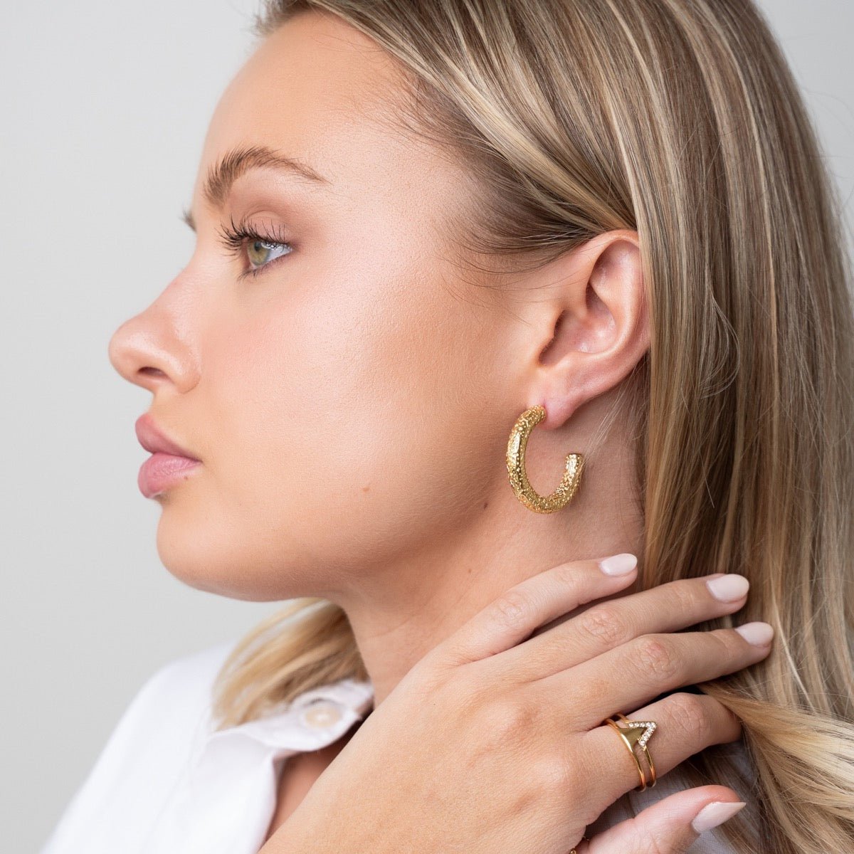 Textured Hoop Earrings – 18k Gold Finish