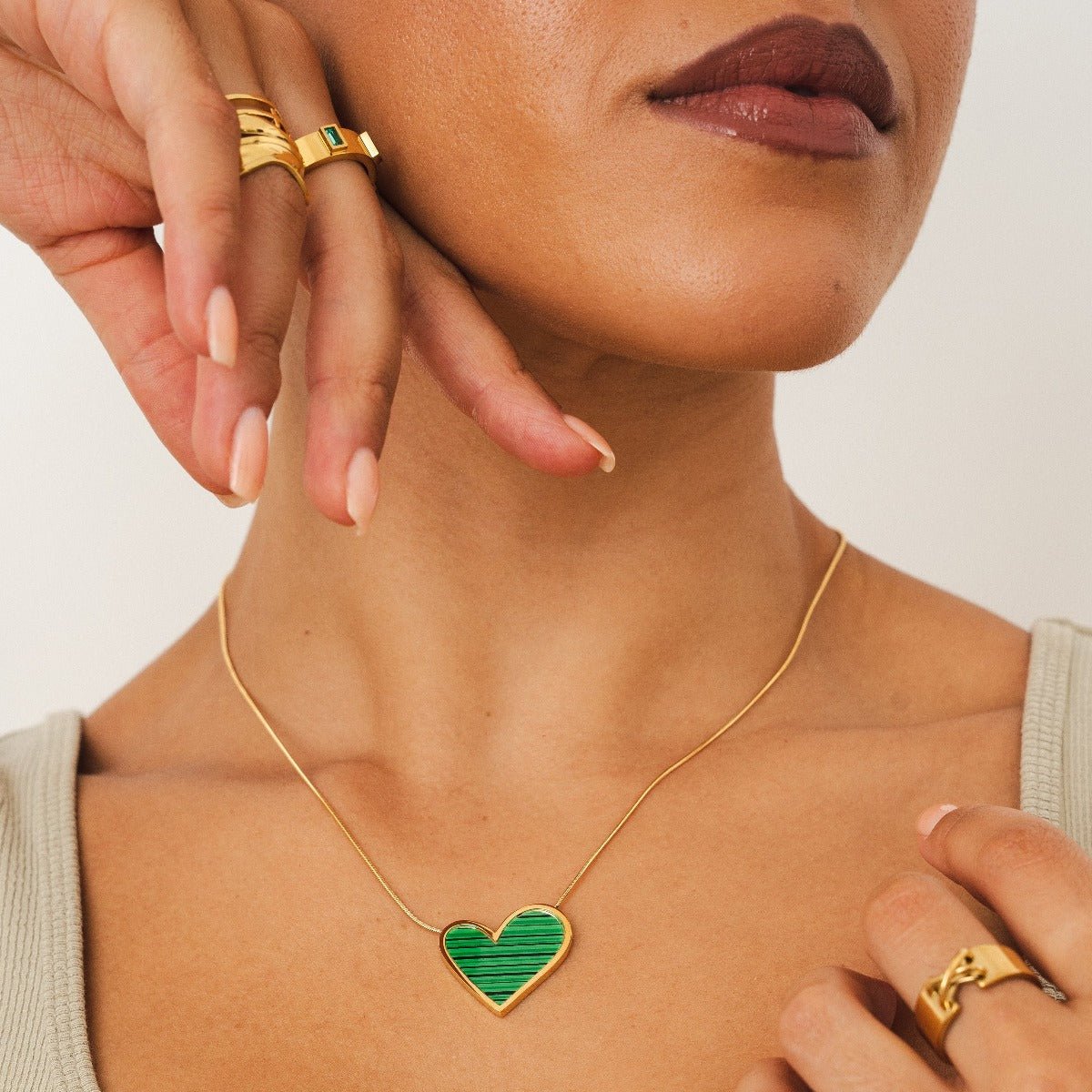 Sweet Alhambra Necklace – Green Heart – 18k Gold Finish