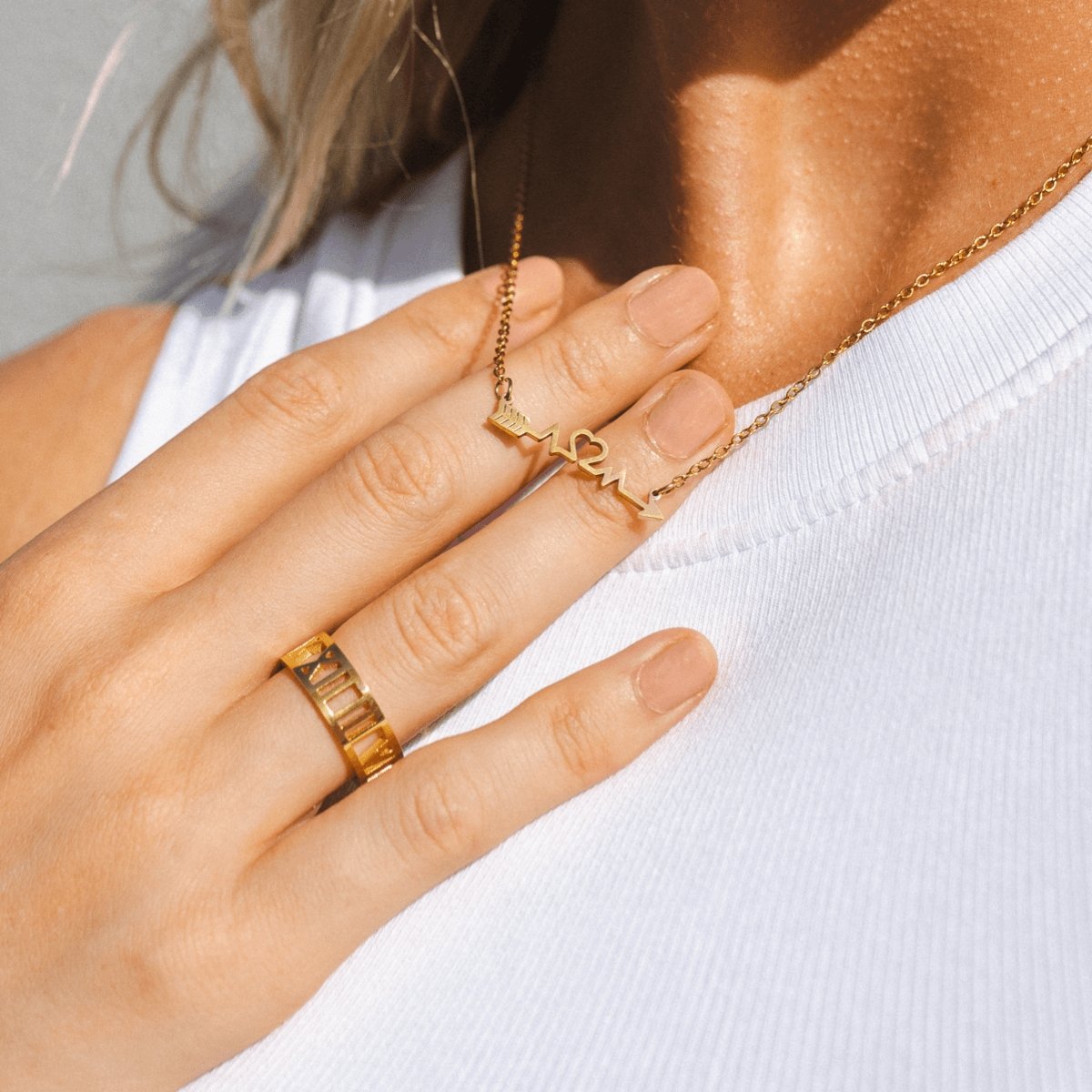 Sculpted Pendant Necklace – 18k Gold Finish