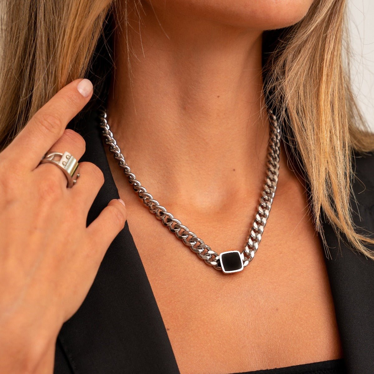 Square Onyx Stone Pendant Chain Necklace – Silver Finish