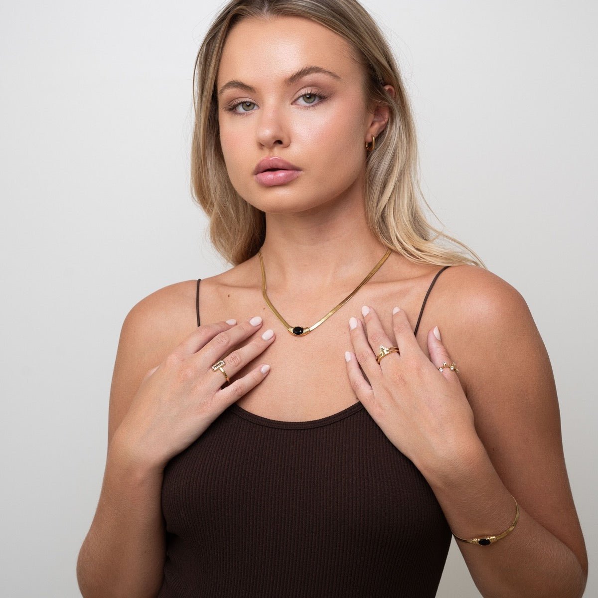 Onyx Stone Mesh Necklace in 18k Gold Finish