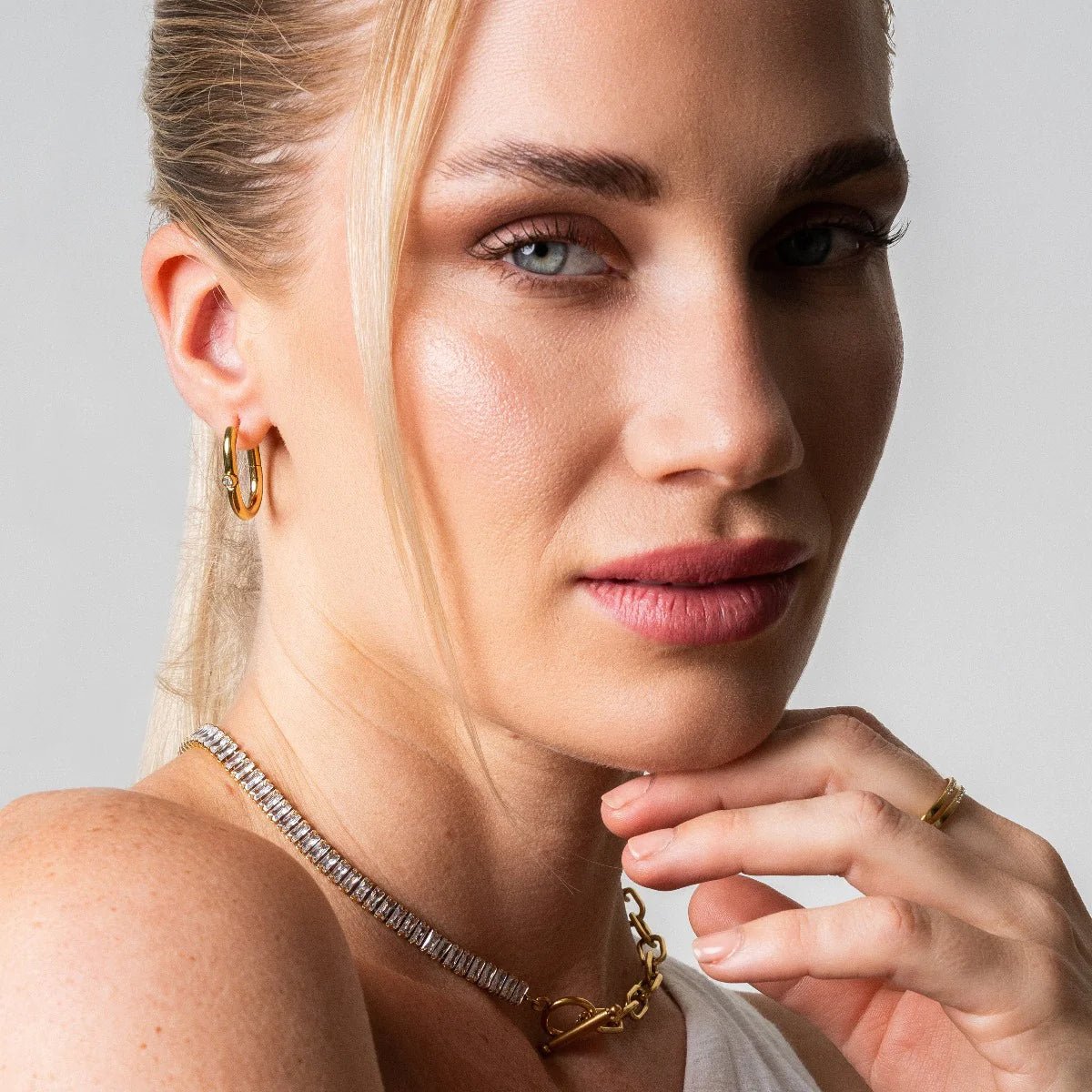 Riviera Baguette Choker Necklace – 18k Gold Finish