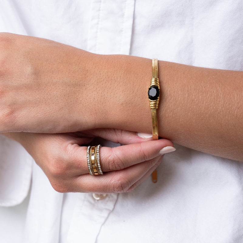 Onyx Stone Mesh Bracelet in 18k Gold Finish